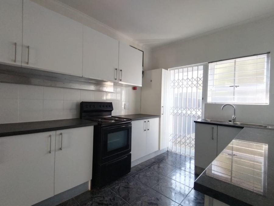 To Let 3 Bedroom Property for Rent in Table View Western Cape